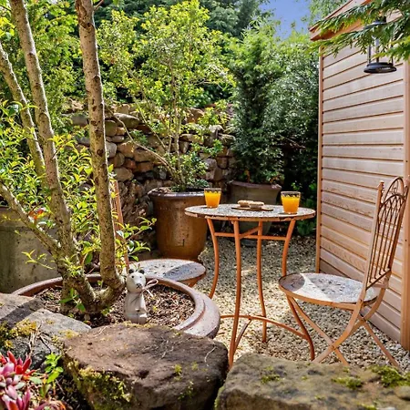 2 Bed In Oc-g0160